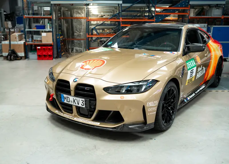 Schubert Motors BMW M4 GT3 im Gold-Design